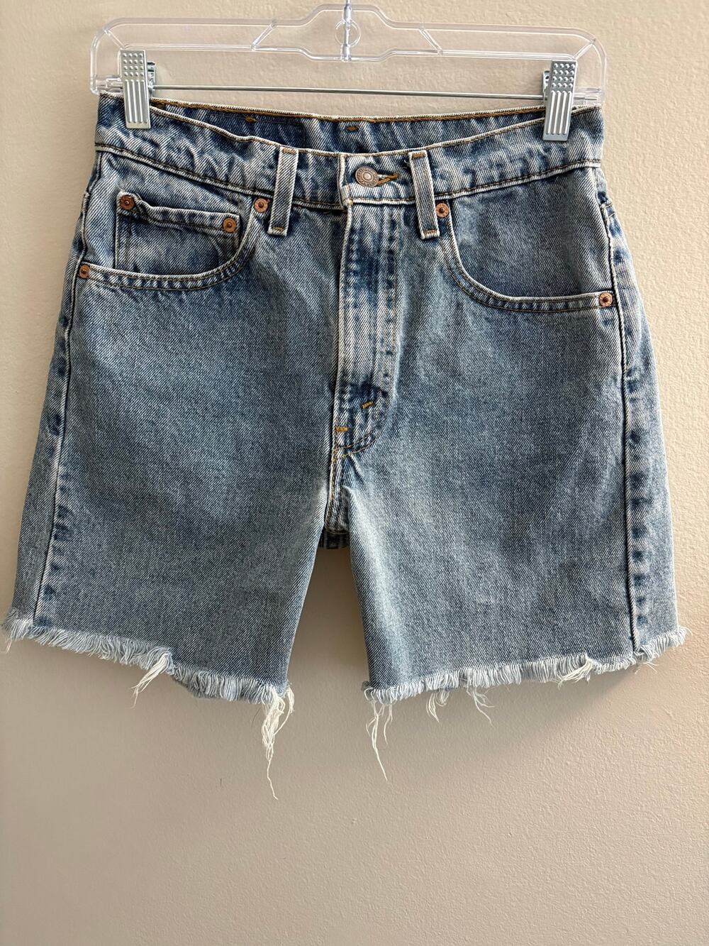 Vintage Levi's 505 Regular Fit Straight Leg Light Wash Denim Shorts W31